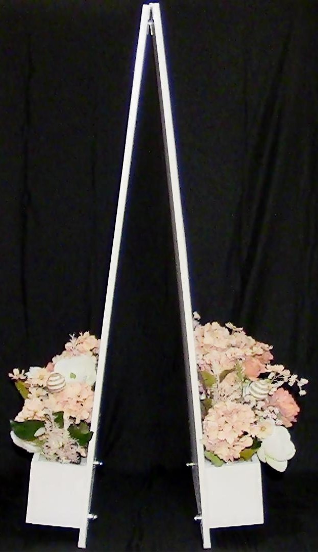 SignfromSide Wedding welcome sign with silk flowers at the bottom and star-shaped warm white lights around it